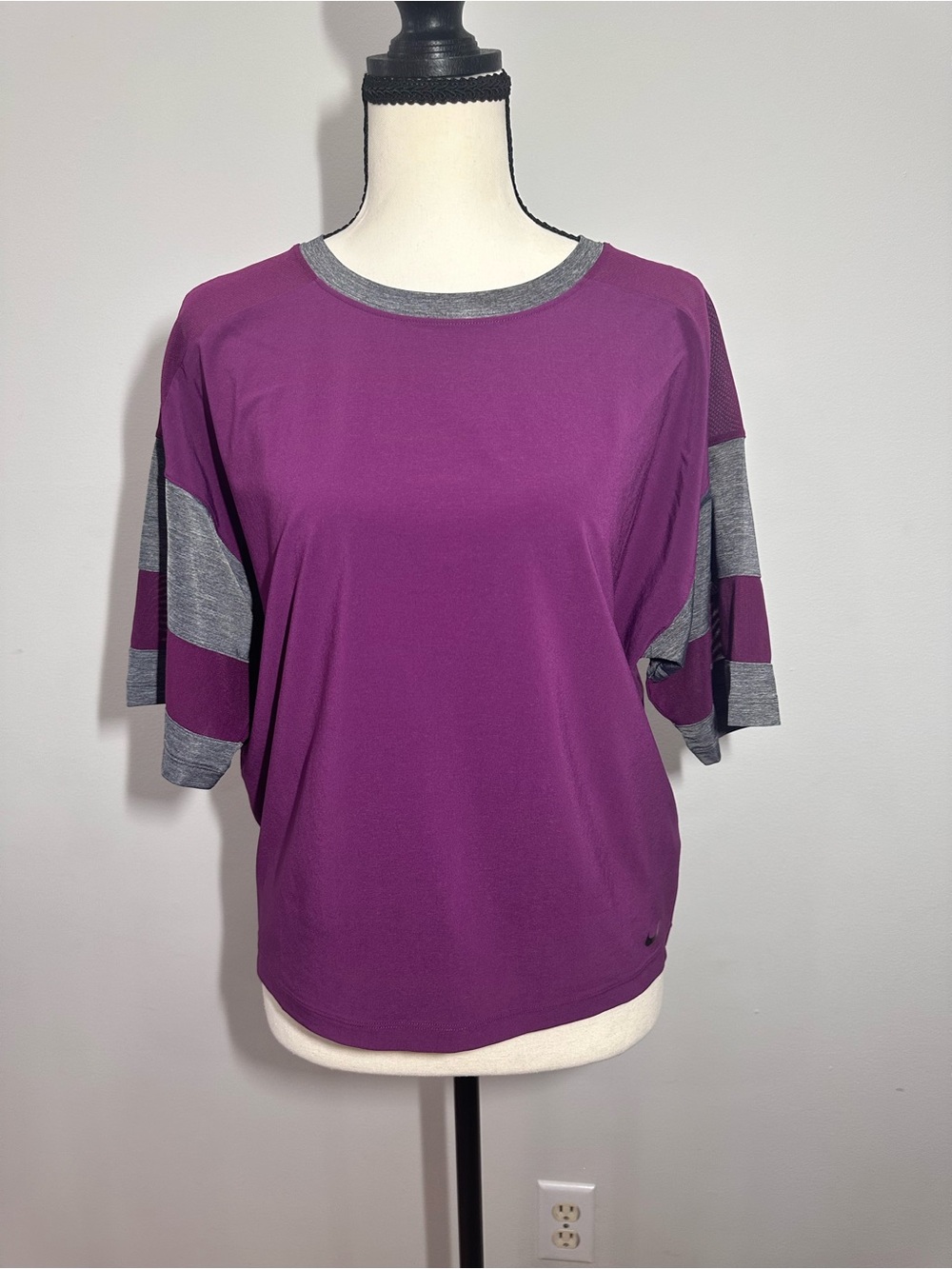 Nike Dri-Fit Purple Gray Short-Sleeve Athletic Sport Tee Top Mesh Size Medium